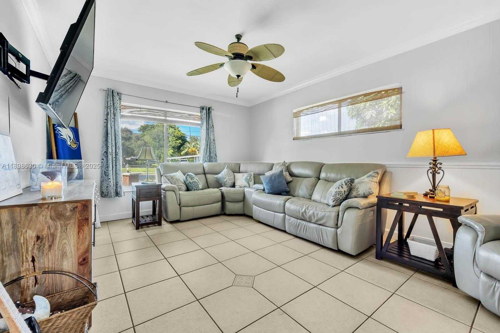 Small Image of 3439 CLEVELAND ST, Hollywood Number 16