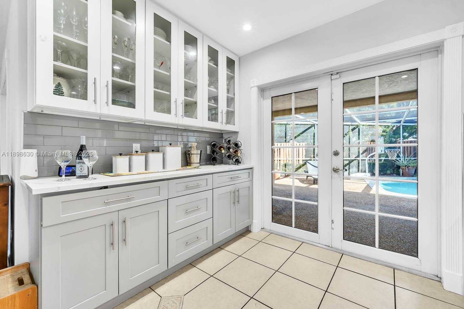 Small Image of 3439 CLEVELAND ST, Hollywood Number 35