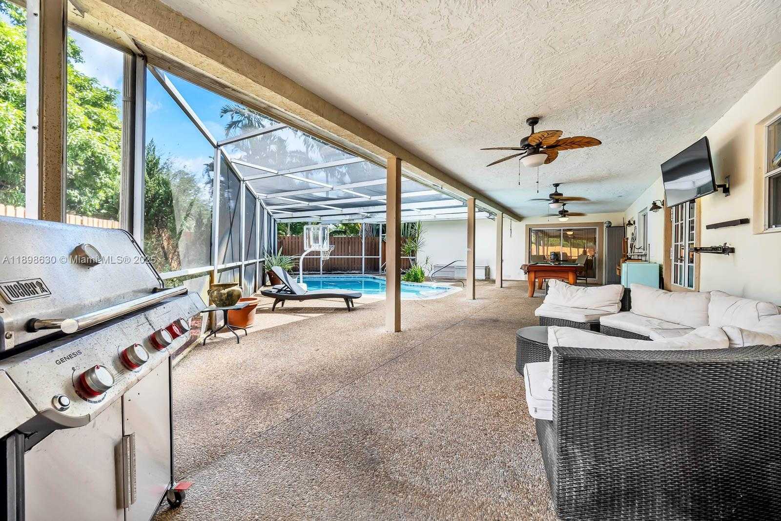 Small Image of 3439 CLEVELAND ST, Hollywood Number 37