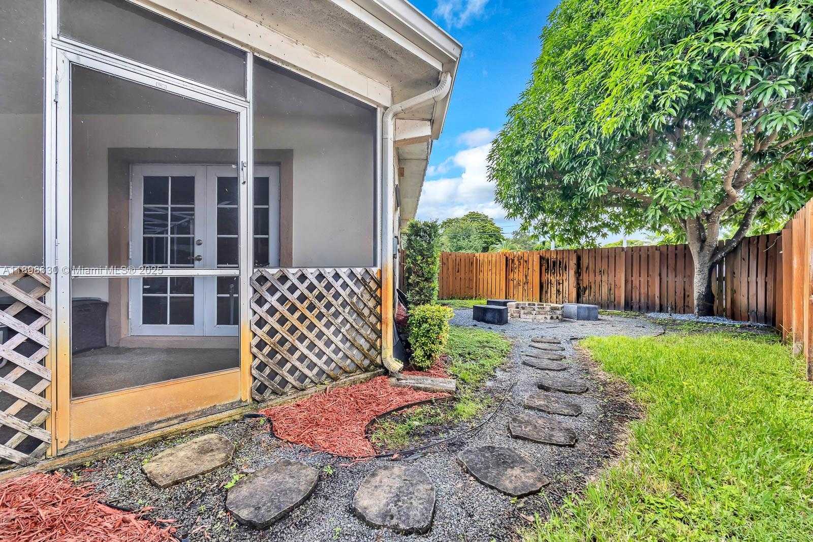Small Image of 3439 CLEVELAND ST, Hollywood Number 42