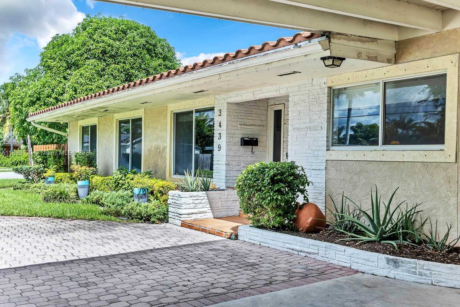 Small Image of 3439 CLEVELAND ST, Hollywood Number 9