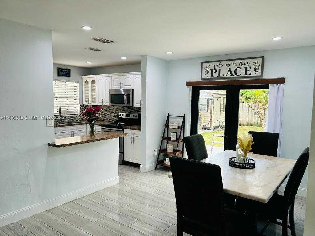 Small Image of 3763 NORTH WEST 204TH ST, Miami Gardens Number 4