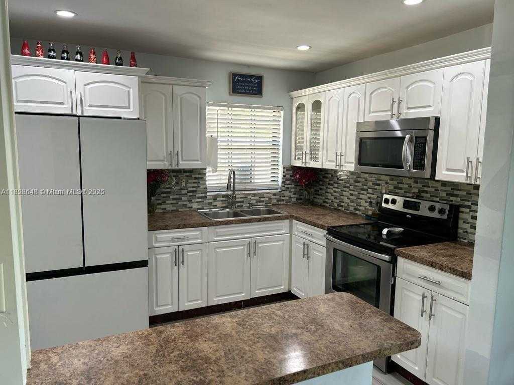 Small Image of 3763 NORTH WEST 204TH ST, Miami Gardens Number 5