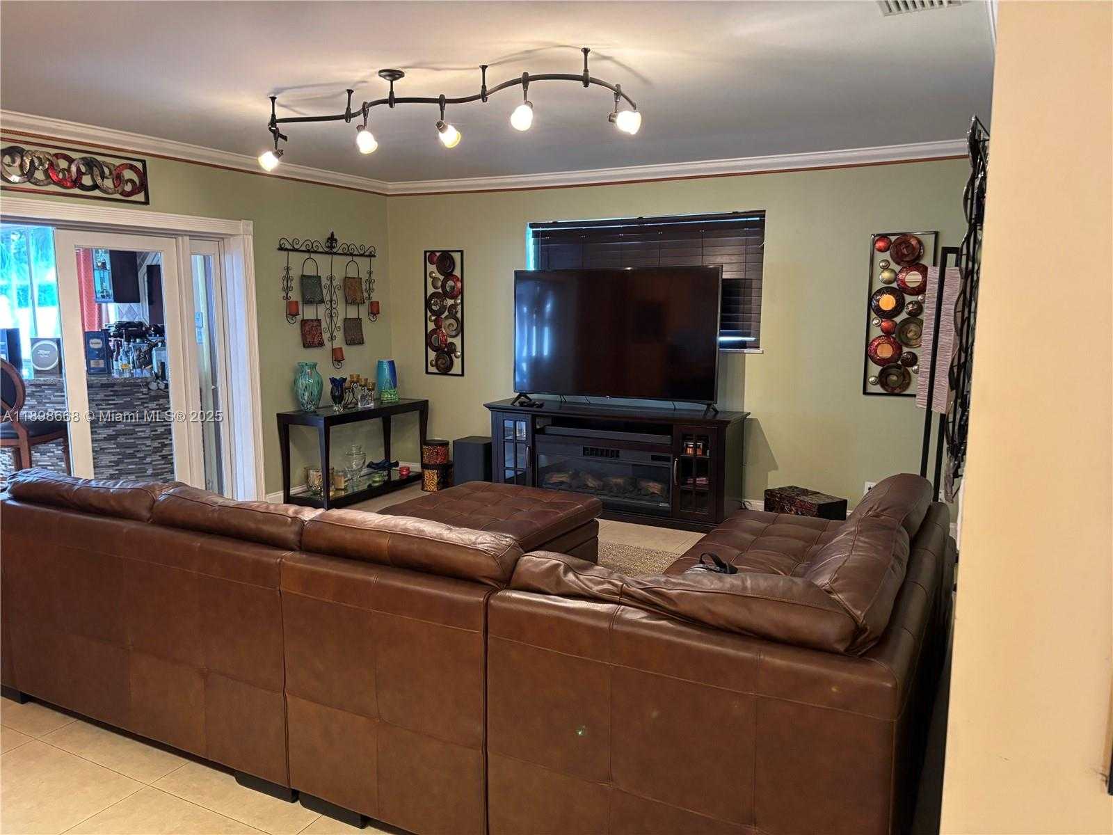 Small Image of 4812 VAN BUREN ST, Hollywood Number 10