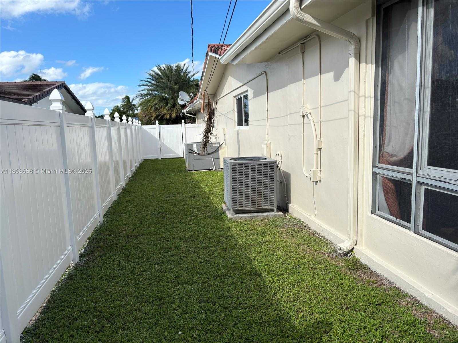 Small Image of 4812 VAN BUREN ST, Hollywood Number 2