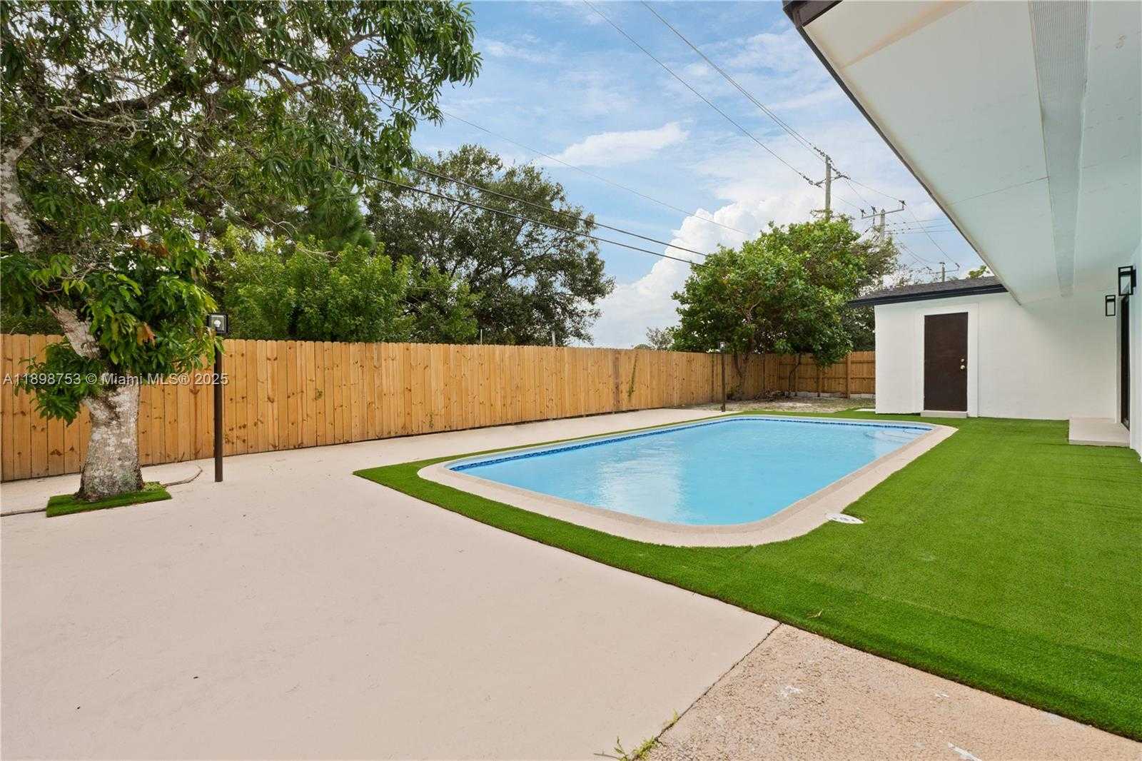 Small Image of 8560 SOUTHAMPTON DR, Miramar Number 10