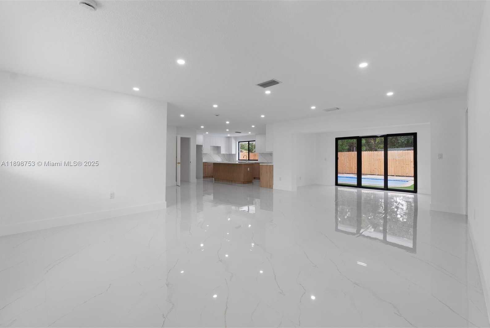 Small Image of 8560 SOUTHAMPTON DR, Miramar Number 12