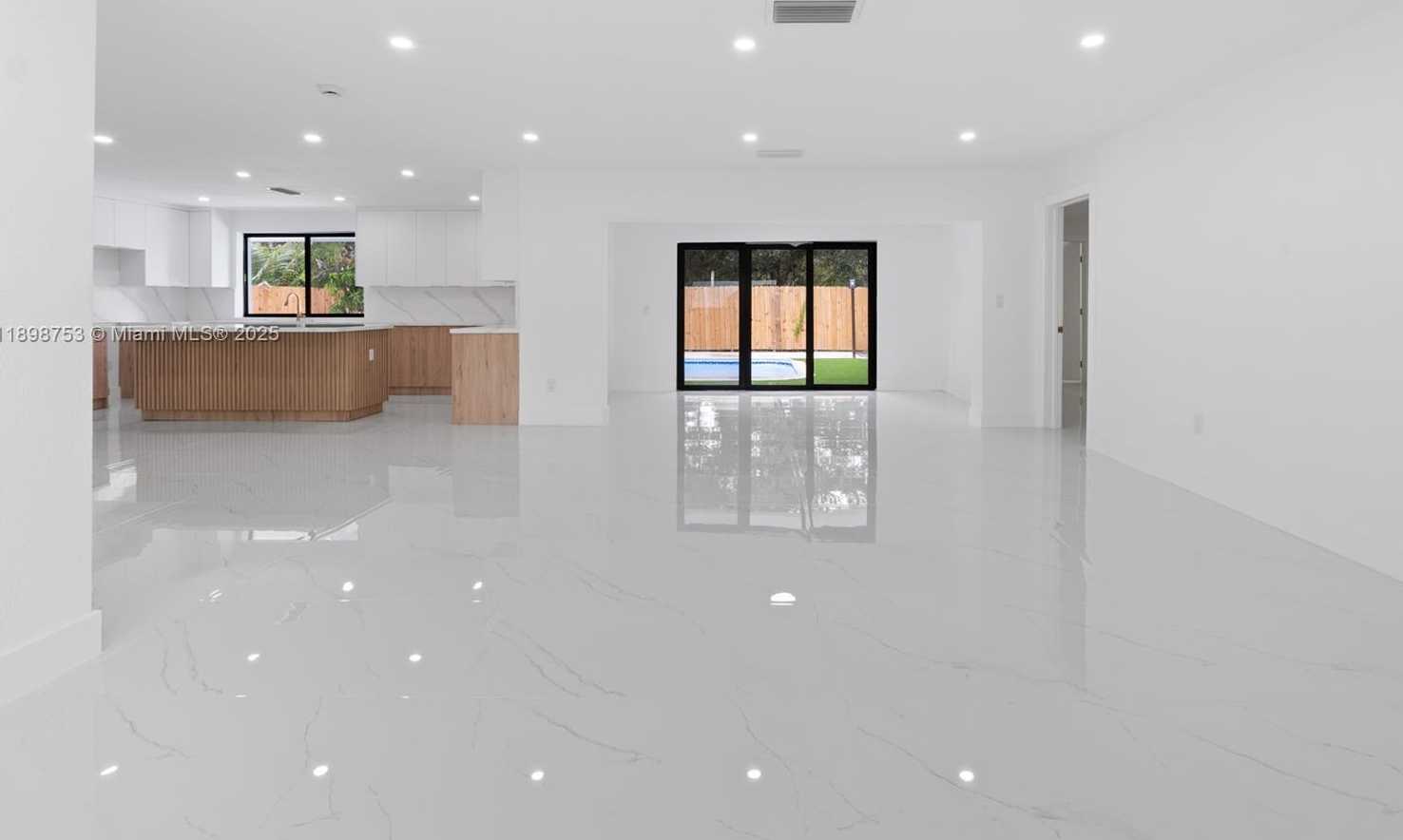 Small Image of 8560 SOUTHAMPTON DR, Miramar Number 13