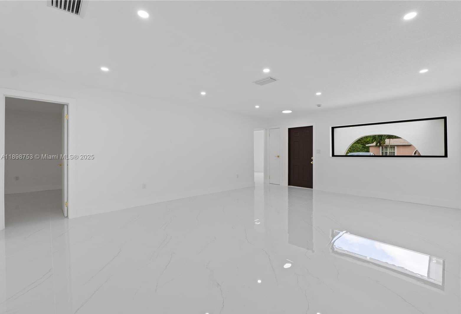 Small Image of 8560 SOUTHAMPTON DR, Miramar Number 15