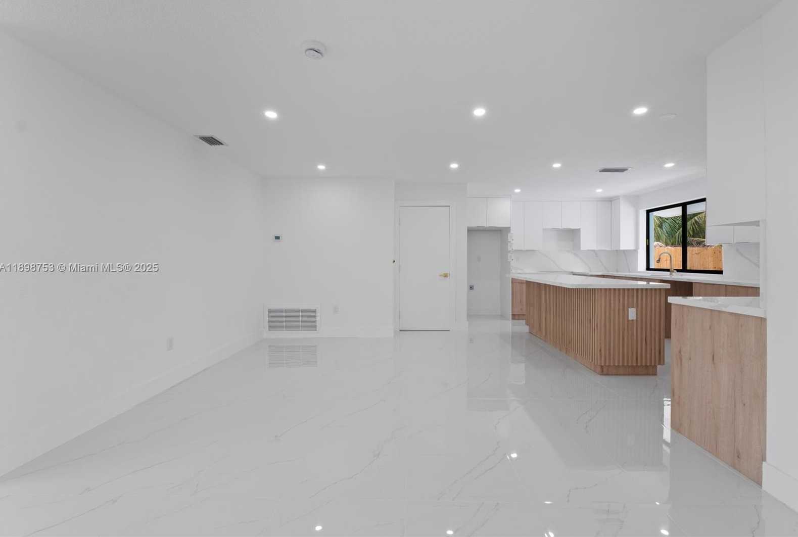 Small Image of 8560 SOUTHAMPTON DR, Miramar Number 17