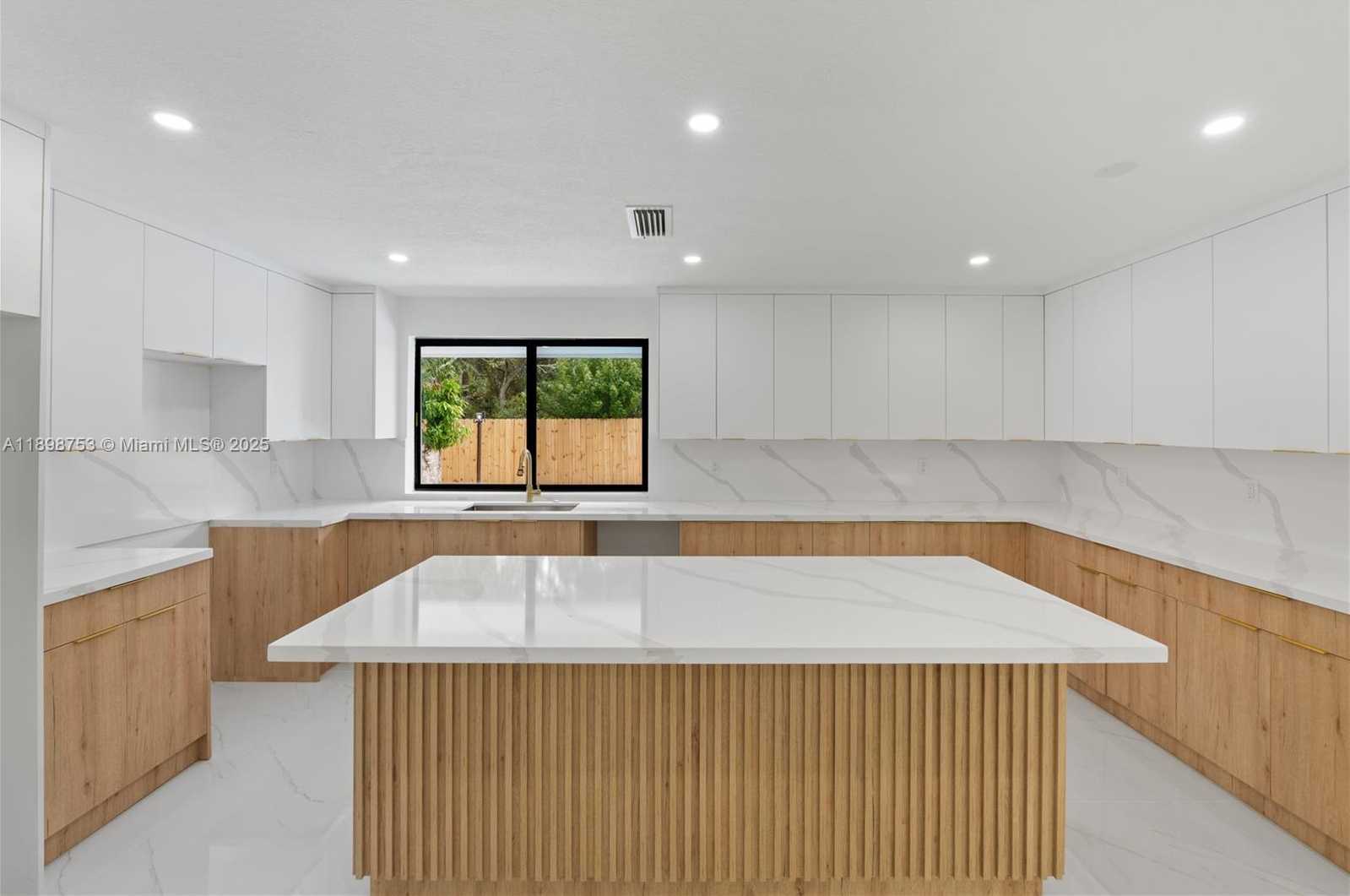 Small Image of 8560 SOUTHAMPTON DR, Miramar Number 20