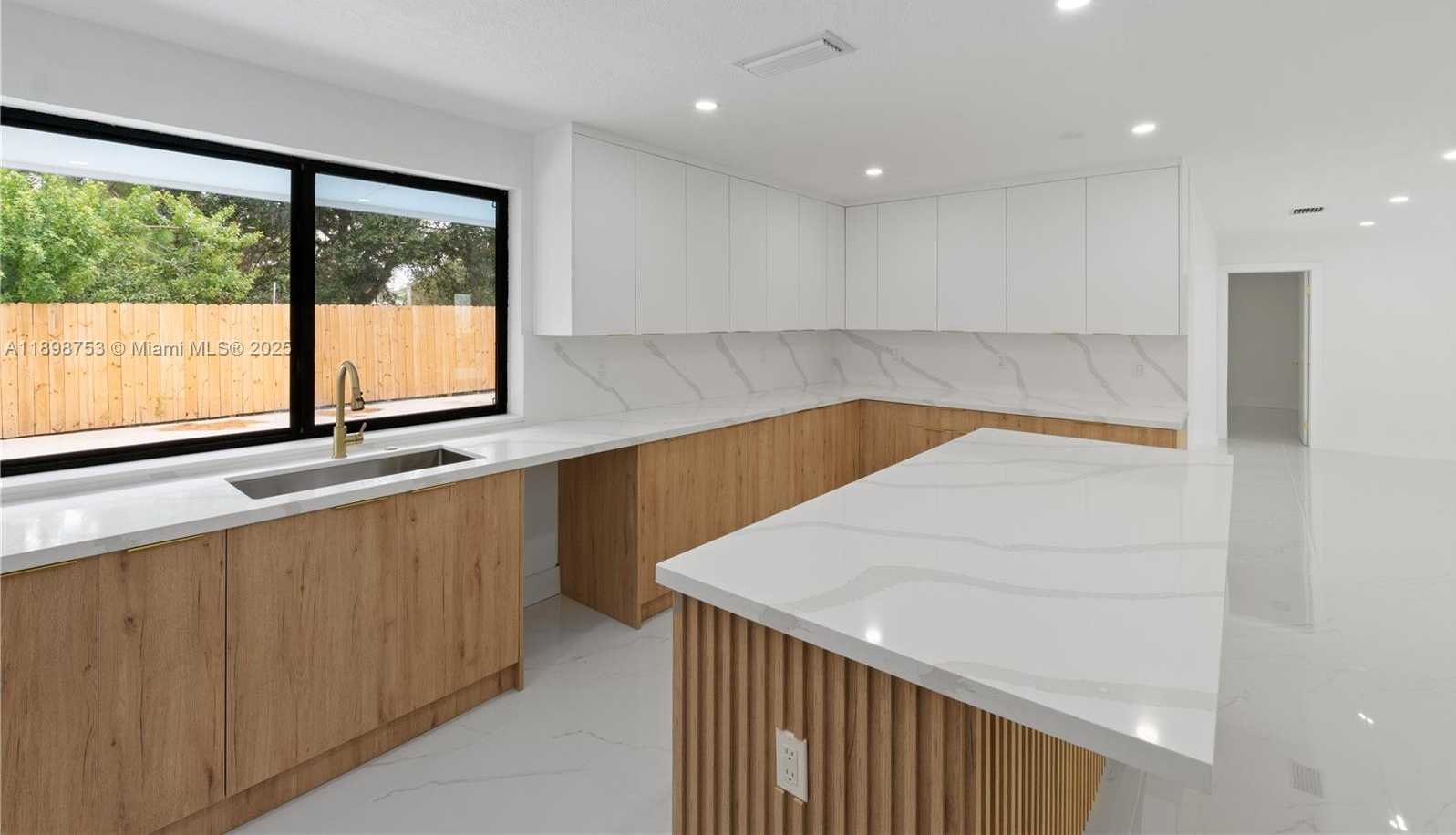 Small Image of 8560 SOUTHAMPTON DR, Miramar Number 21