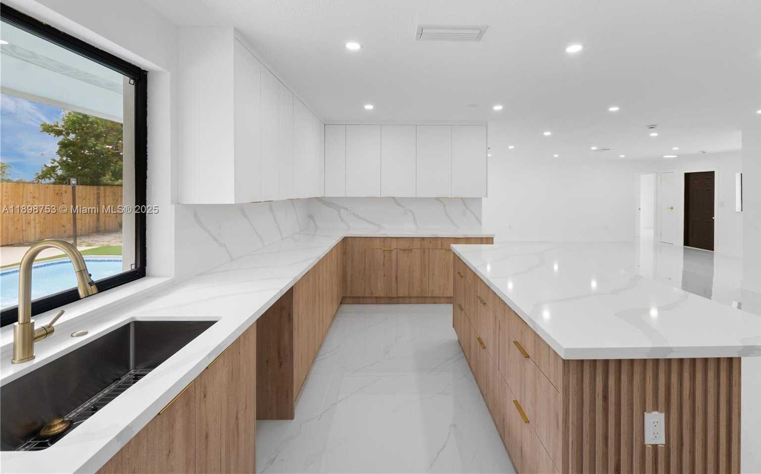 Small Image of 8560 SOUTHAMPTON DR, Miramar Number 23