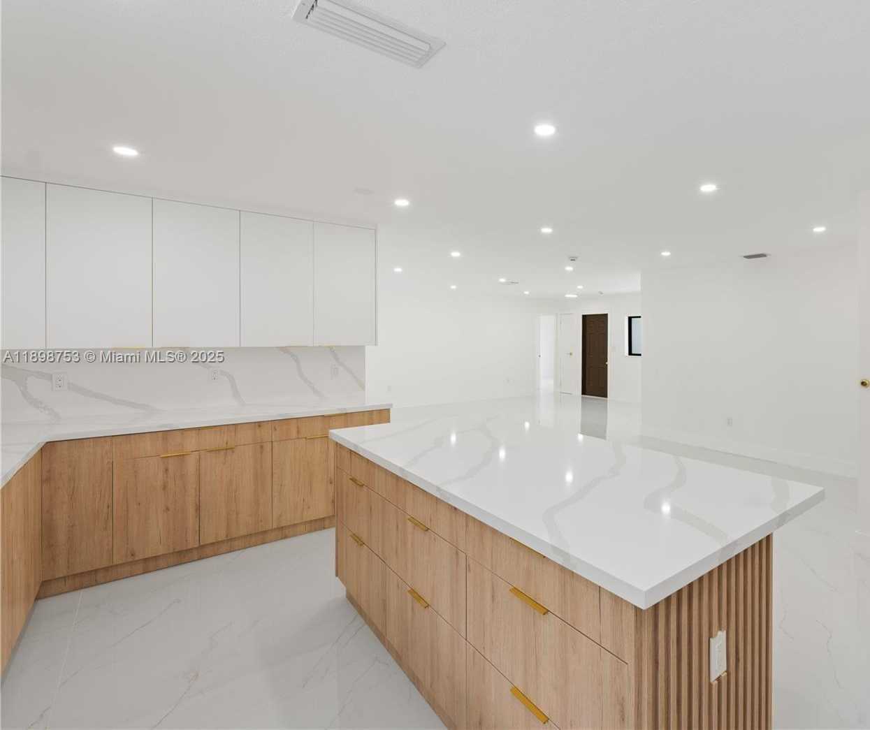 Small Image of 8560 SOUTHAMPTON DR, Miramar Number 24