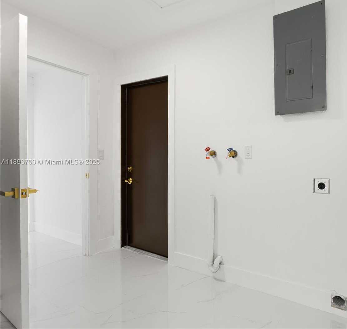 Small Image of 8560 SOUTHAMPTON DR, Miramar Number 25