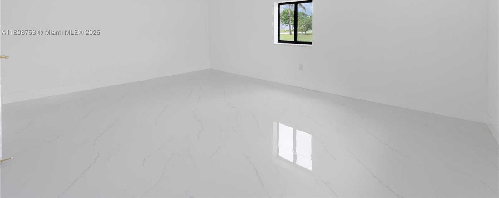 Small Image of 8560 SOUTHAMPTON DR, Miramar Number 26