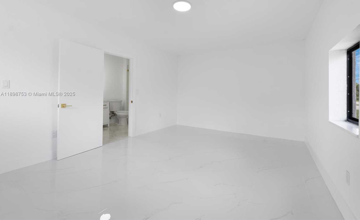 Small Image of 8560 SOUTHAMPTON DR, Miramar Number 27