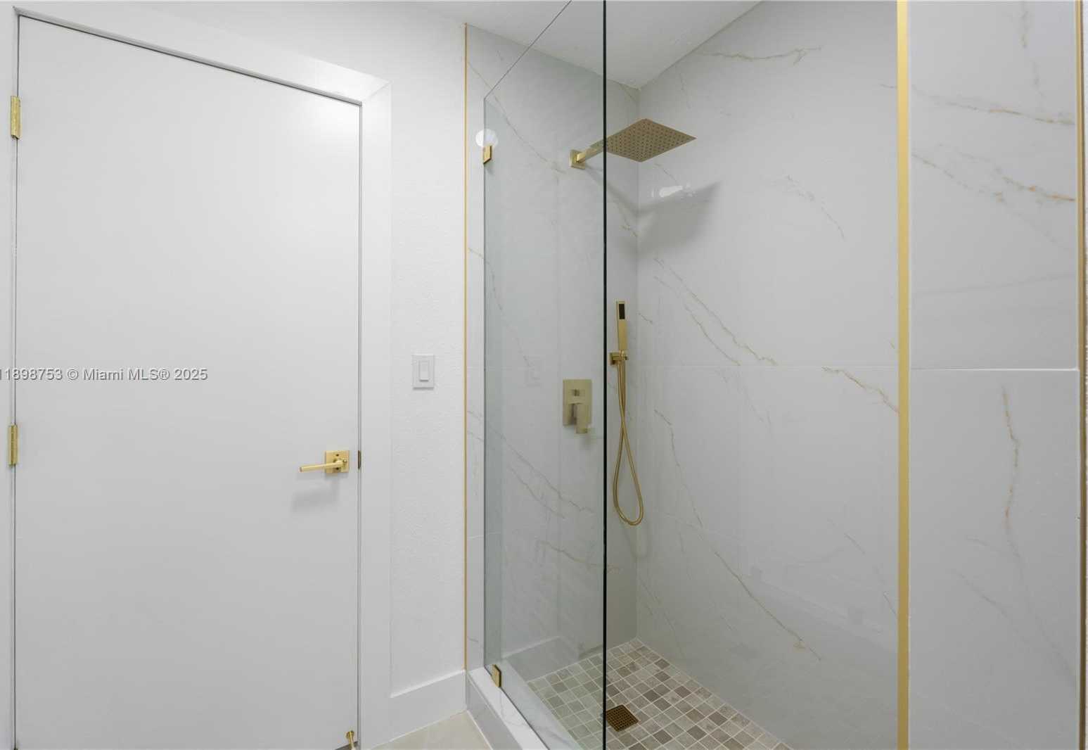 Small Image of 8560 SOUTHAMPTON DR, Miramar Number 31