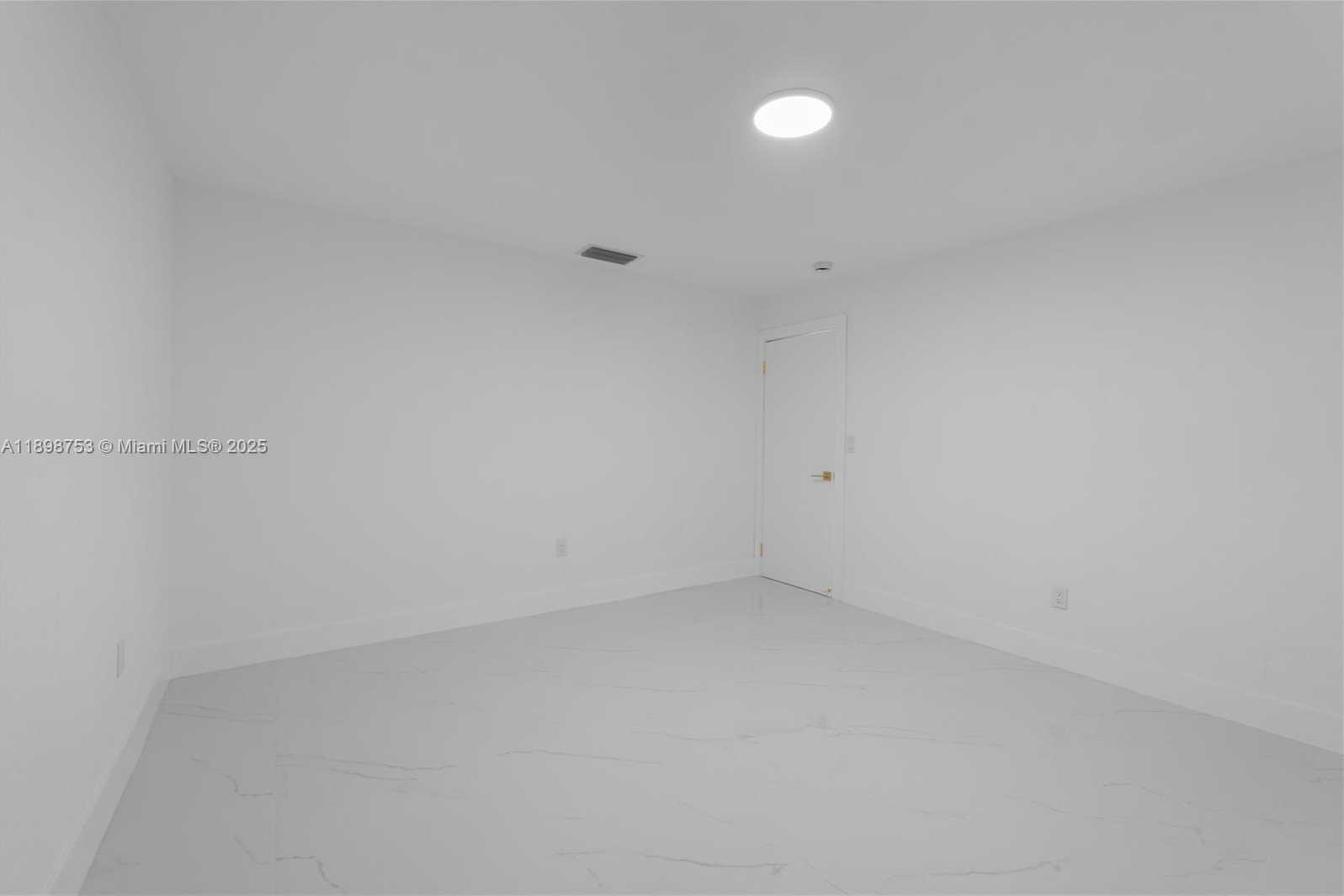 Small Image of 8560 SOUTHAMPTON DR, Miramar Number 32