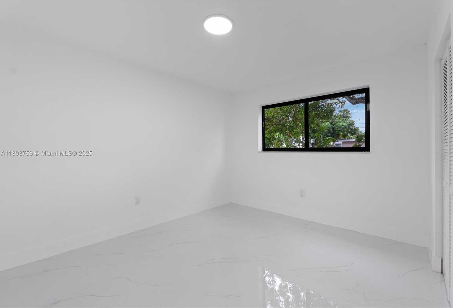 Small Image of 8560 SOUTHAMPTON DR, Miramar Number 35