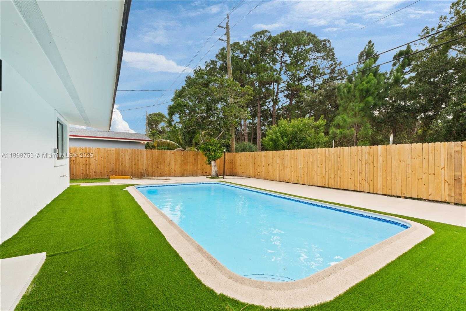 Small Image of 8560 SOUTHAMPTON DR, Miramar Number 5