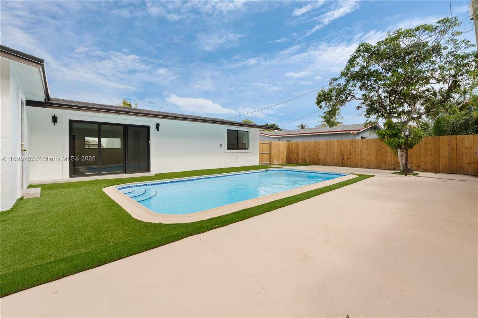 Small Image of 8560 SOUTHAMPTON DR, Miramar Number 6