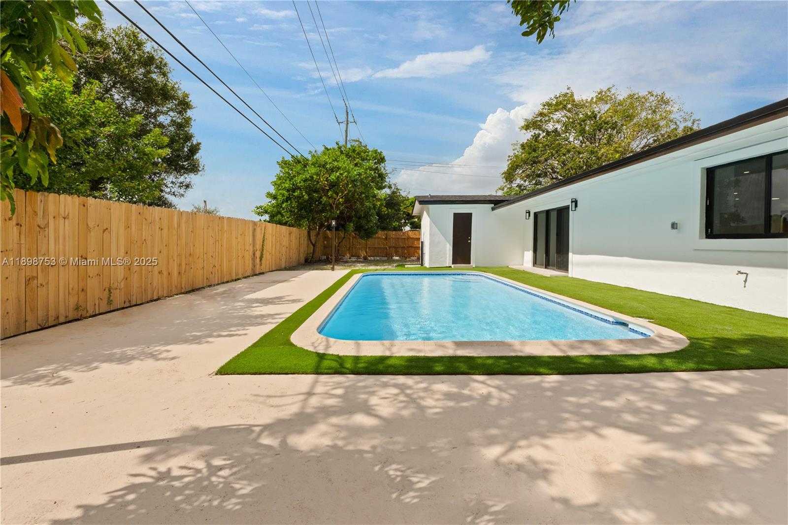 Small Image of 8560 SOUTHAMPTON DR, Miramar Number 9