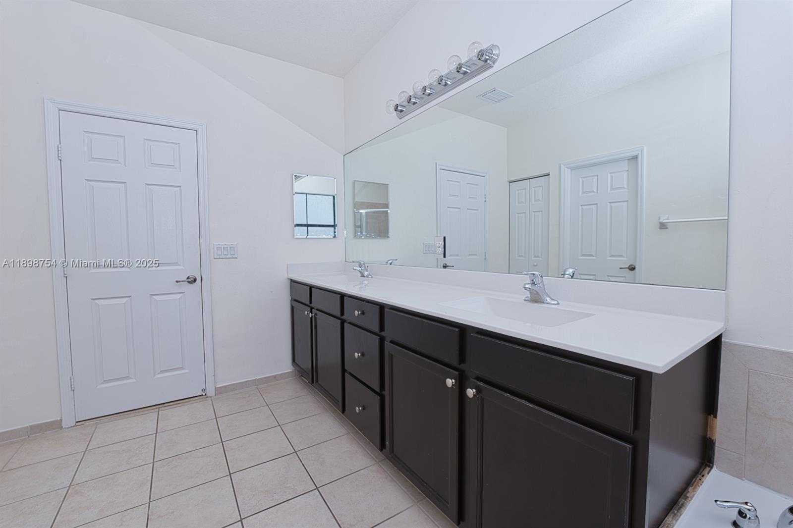 Small Image of 3412 WEST 103RD TER, Hialeah Number 26