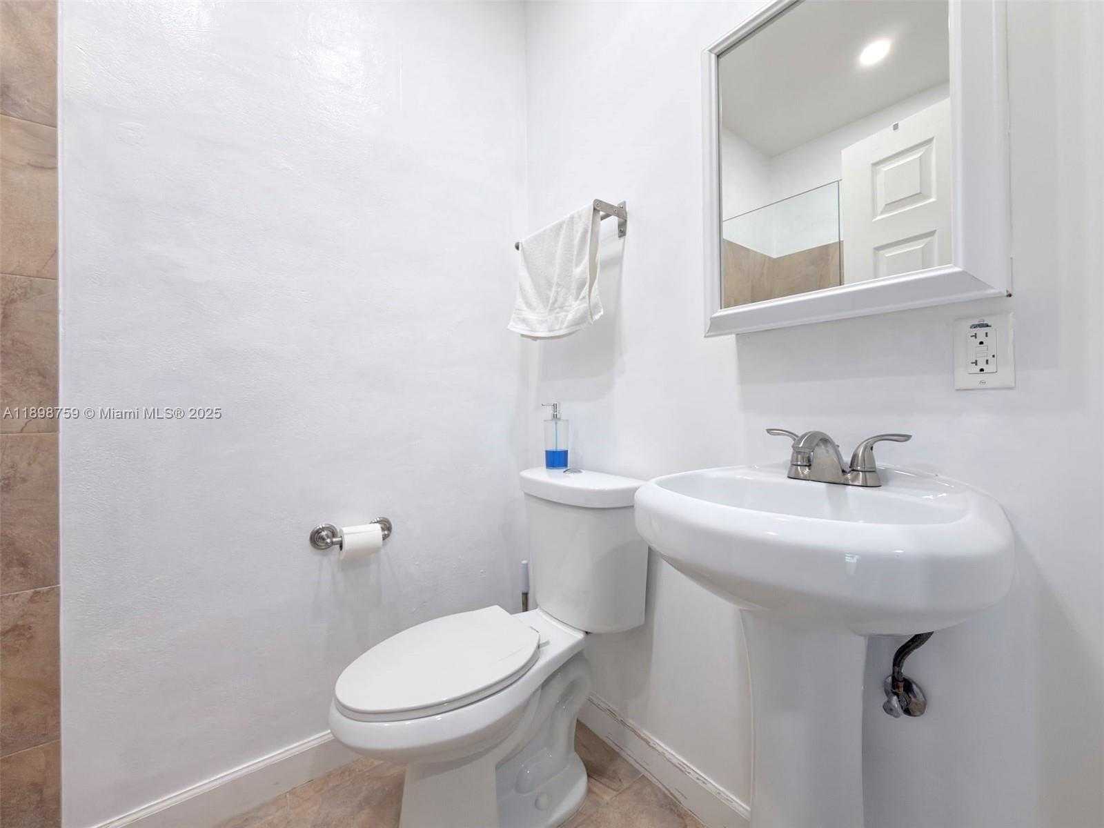 Small Image of 6340 WEST 14TH AVE, Hialeah Number 10