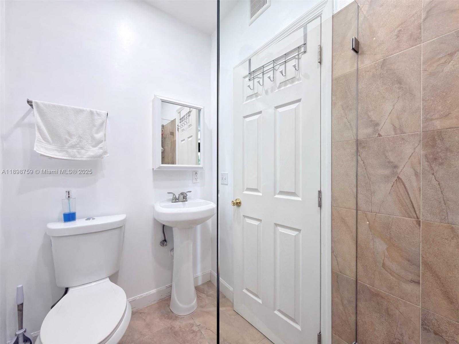 Small Image of 6340 WEST 14TH AVE, Hialeah Number 11
