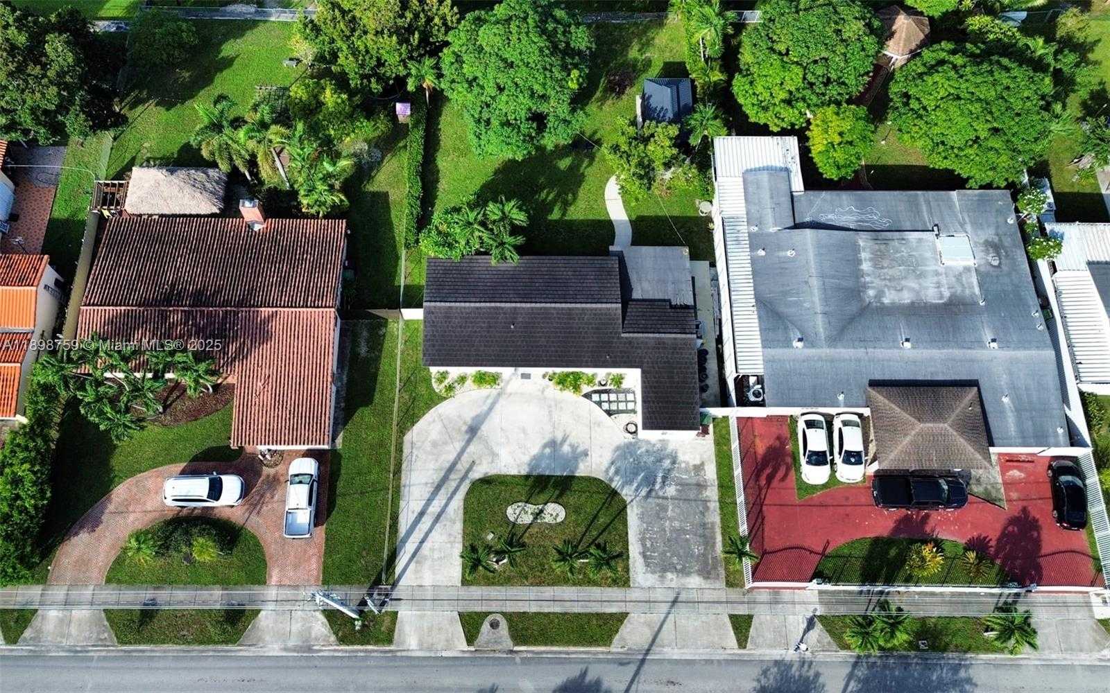 Small Image of 6340 WEST 14TH AVE, Hialeah Number 24
