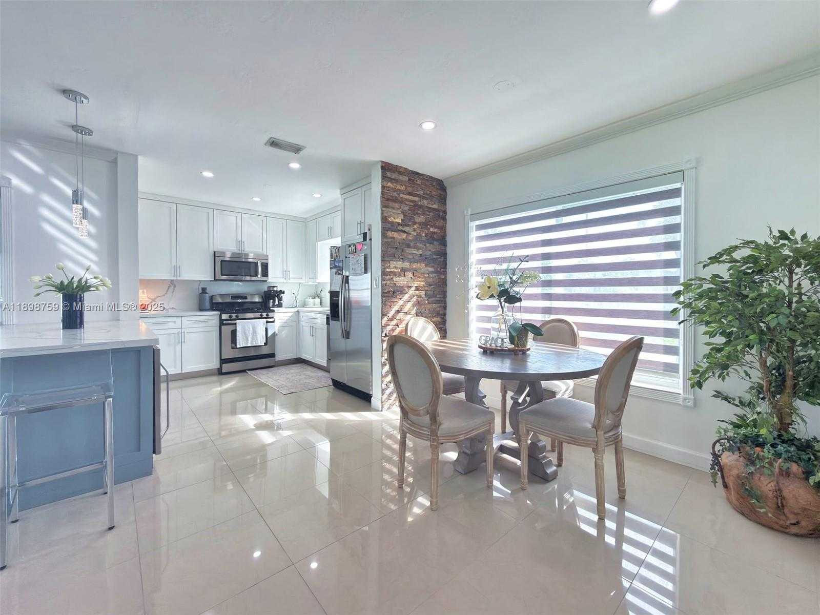 Small Image of 6340 WEST 14TH AVE, Hialeah Number 4