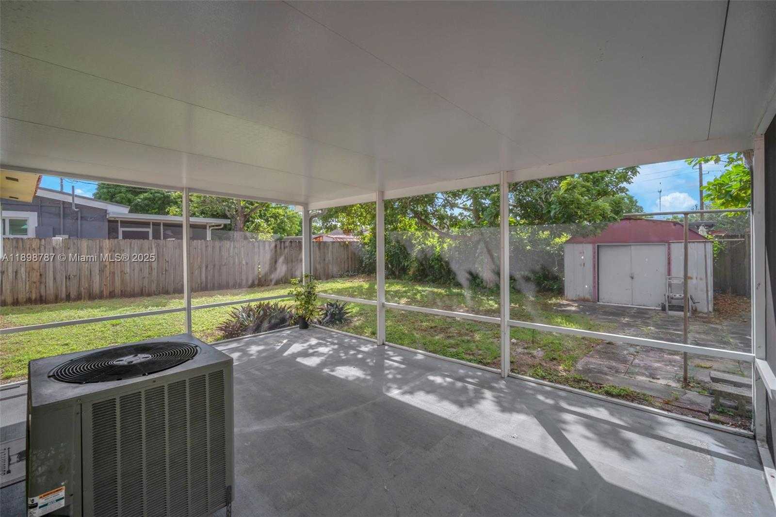 Small Image of 6288 SOUTH WEST 22ND CT, Miramar Number 12