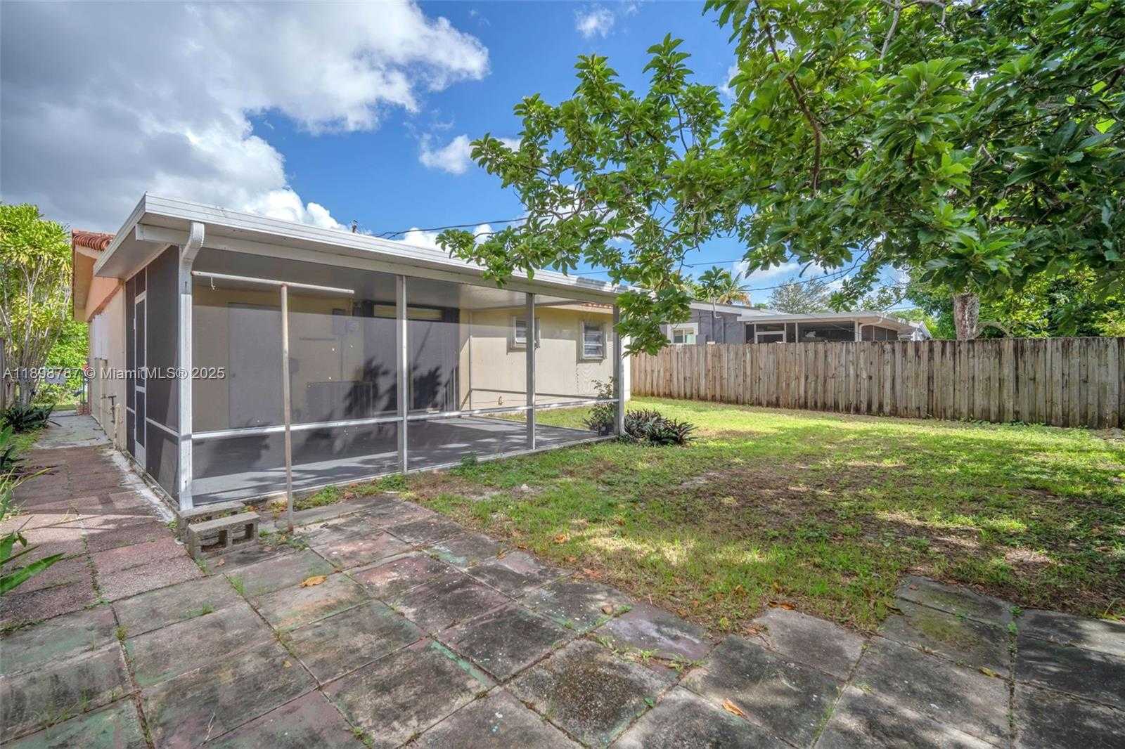 Small Image of 6288 SOUTH WEST 22ND CT, Miramar Number 13