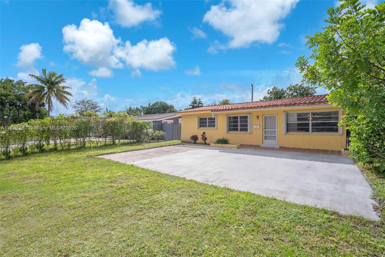 Small Image of 6288 SOUTH WEST 22ND CT, Miramar Number 2