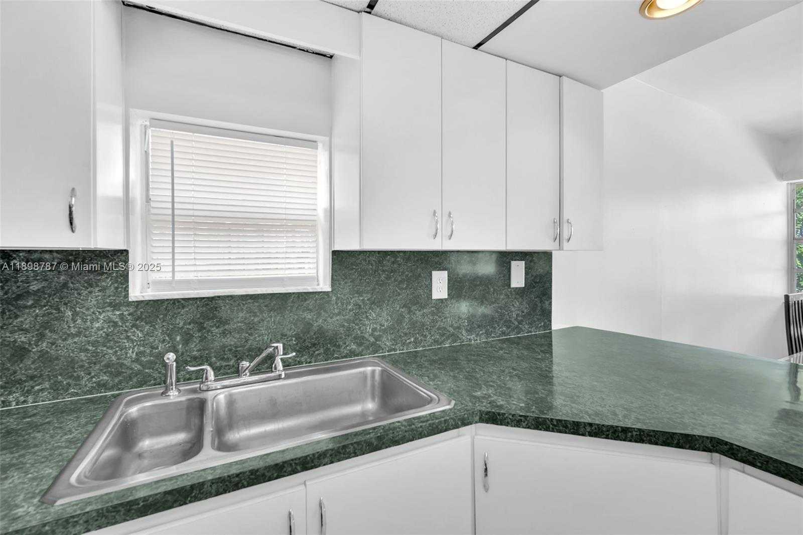 Small Image of 6288 SOUTH WEST 22ND CT, Miramar Number 26