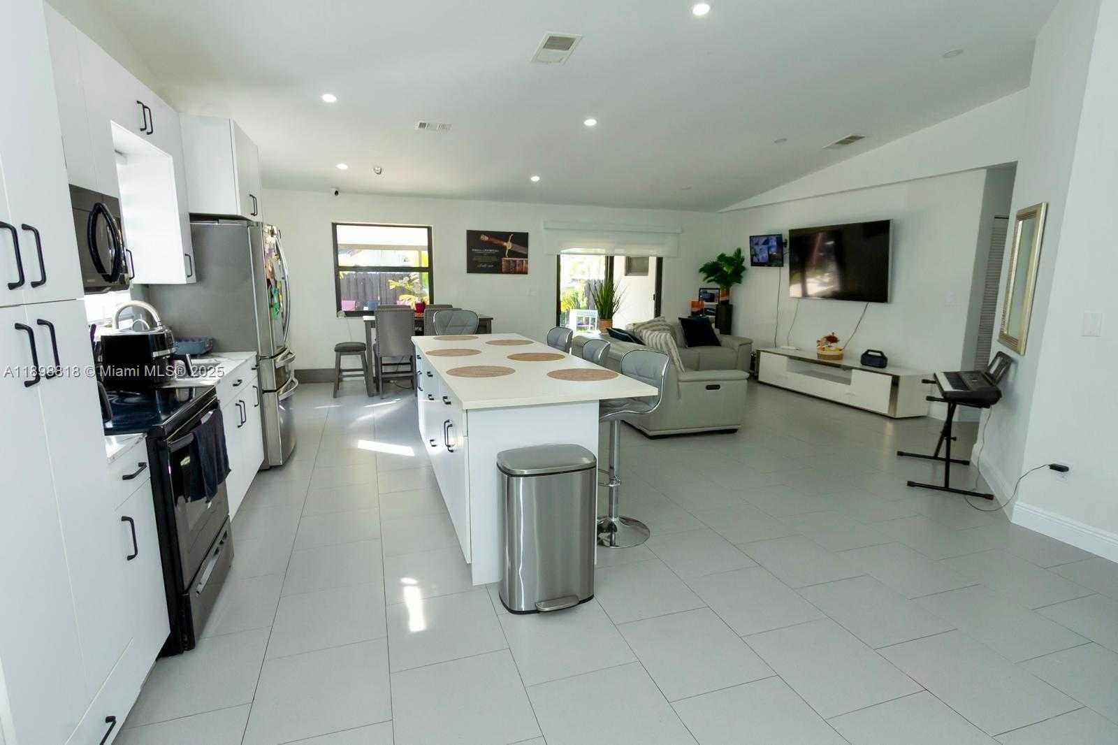 Small Image of 8550 SOUTH WEST 207TH TER, Cutler Bay Number 16
