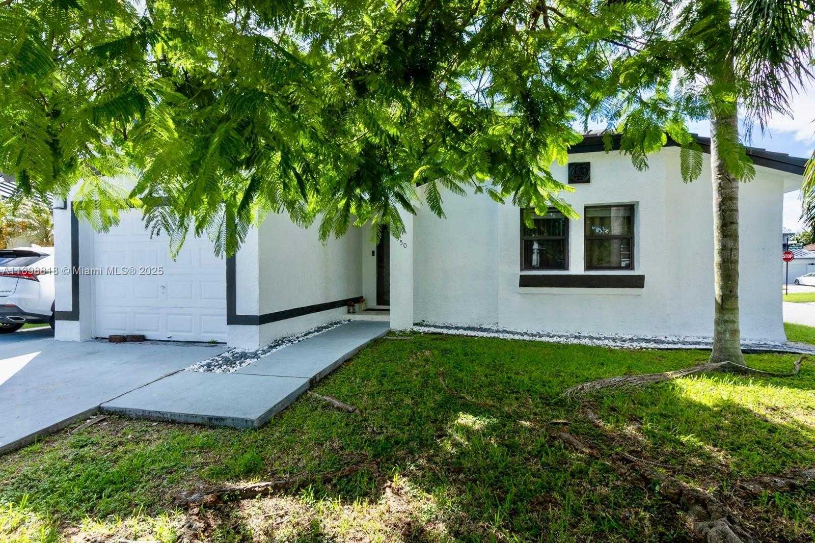 Small Image of 8550 SOUTH WEST 207TH TER, Cutler Bay Number 2