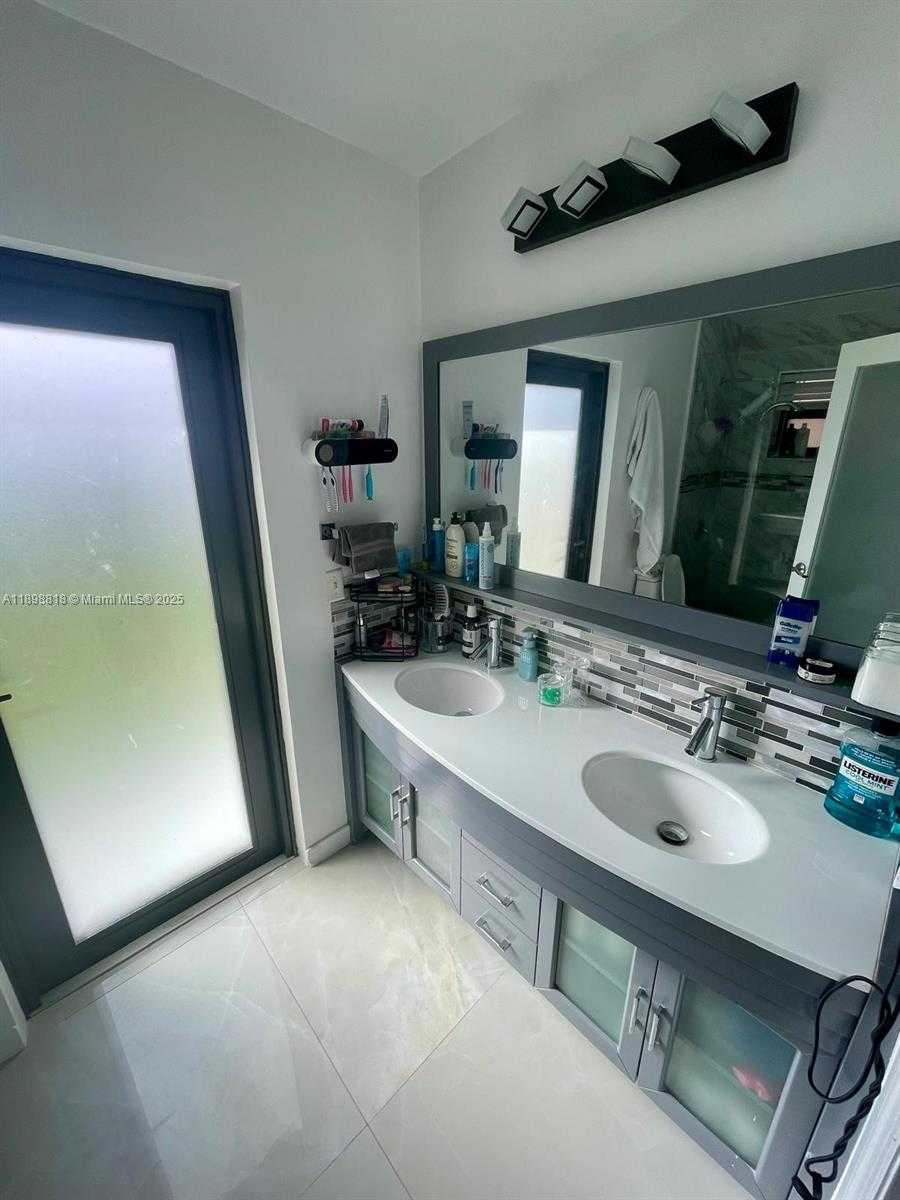 Small Image of 8550 SOUTH WEST 207TH TER, Cutler Bay Number 31
