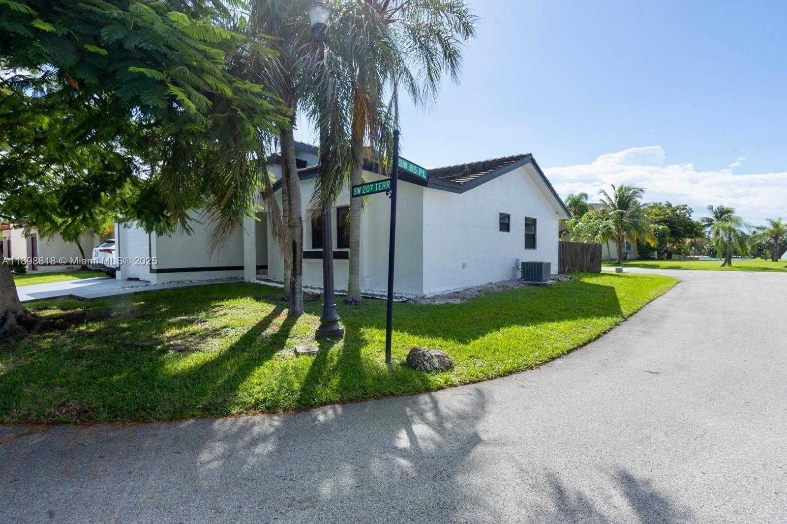 Small Image of 8550 SOUTH WEST 207TH TER, Cutler Bay Number 5