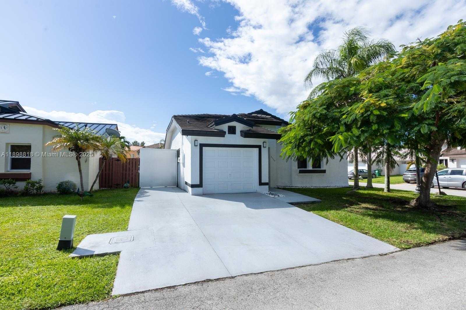 Small Image of 8550 SOUTH WEST 207TH TER, Cutler Bay Number 6