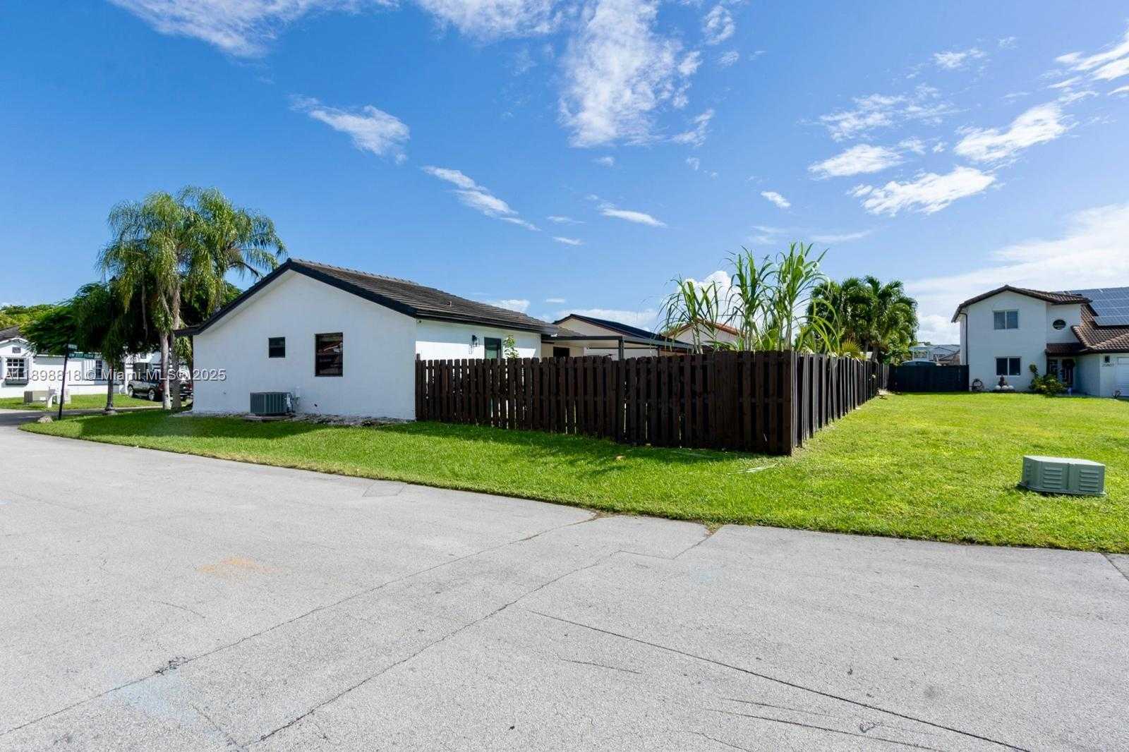 Small Image of 8550 SOUTH WEST 207TH TER, Cutler Bay Number 9