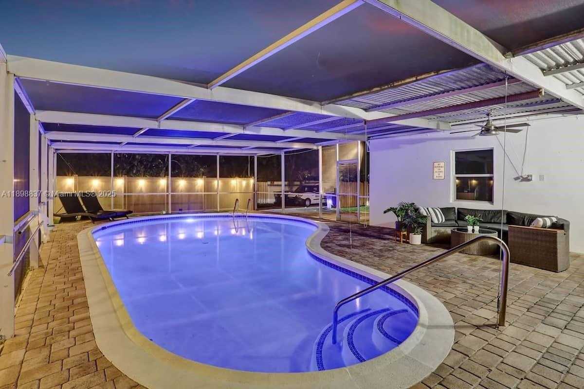 Small Image of 1321 SOUTH 16TH AVE, Hollywood Number 1