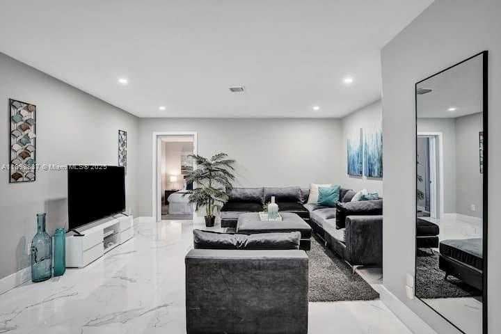 Small Image of 1321 SOUTH 16TH AVE, Hollywood Number 10