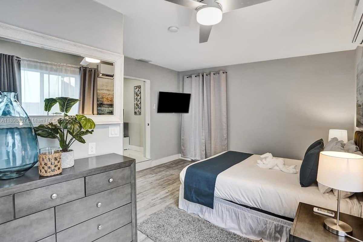 Small Image of 1321 SOUTH 16TH AVE, Hollywood Number 24