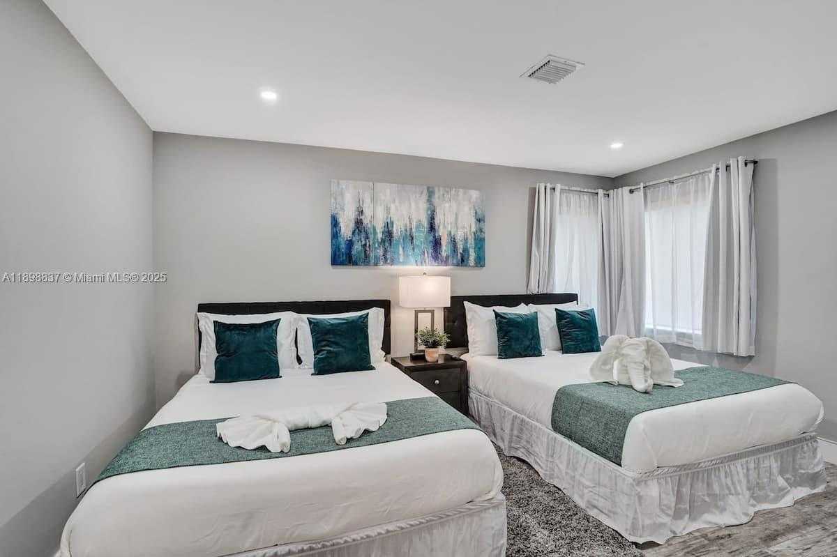 Small Image of 1321 SOUTH 16TH AVE, Hollywood Number 42