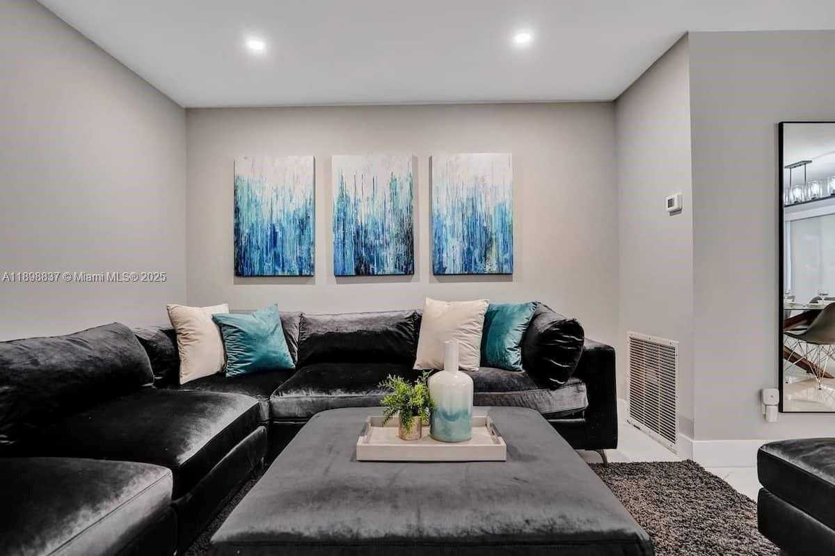 Small Image of 1321 SOUTH 16TH AVE, Hollywood Number 44