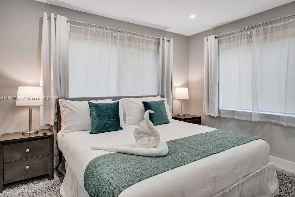 Small Image of 1321 SOUTH 16TH AVE, Hollywood Number 46