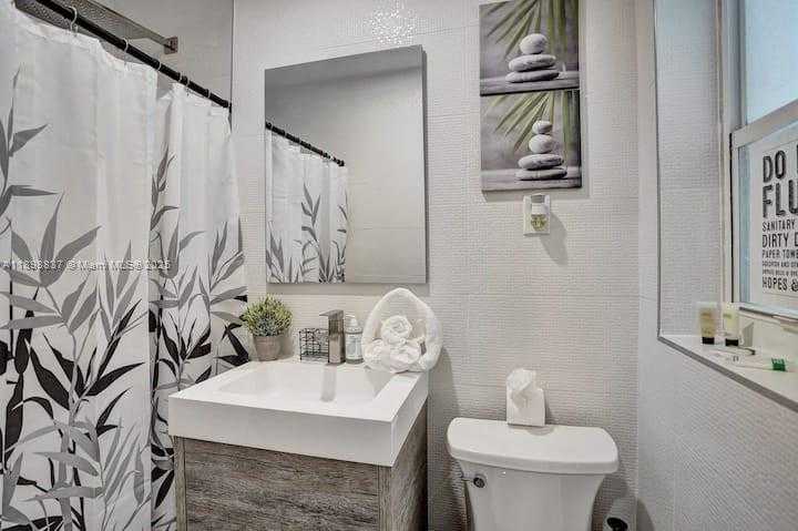 Small Image of 1321 SOUTH 16TH AVE, Hollywood Number 6