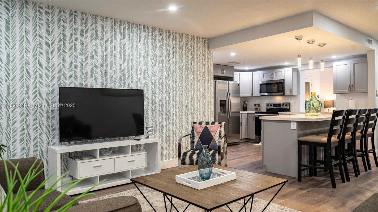 Small Image of 1305 FUNSTON ST, Hollywood Number 12
